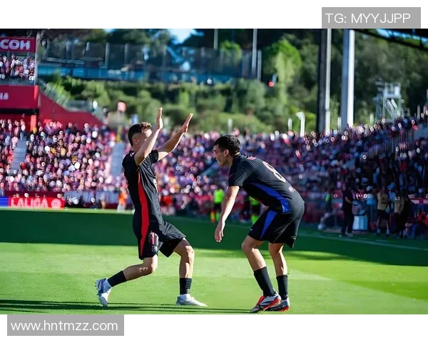 足球明星齐聚香港激情对决球迷热情高涨共庆足球盛宴
